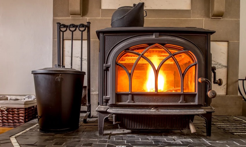 How to start a wood burning stove in 2023?